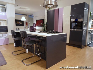 Domus cucina design isola grigio lucido